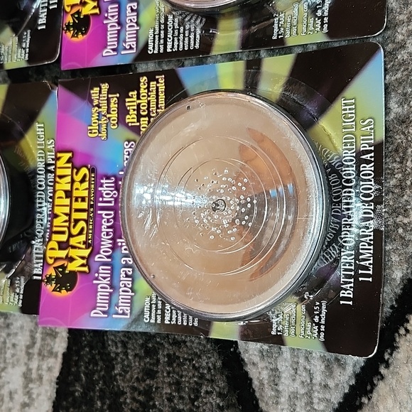 PUMPKIN MASTERS POWERED LIGHT GLOWS W/ SLOWLY SHIFTING COLORS AMERICA'S FAVORITE - Picture 2 of 9